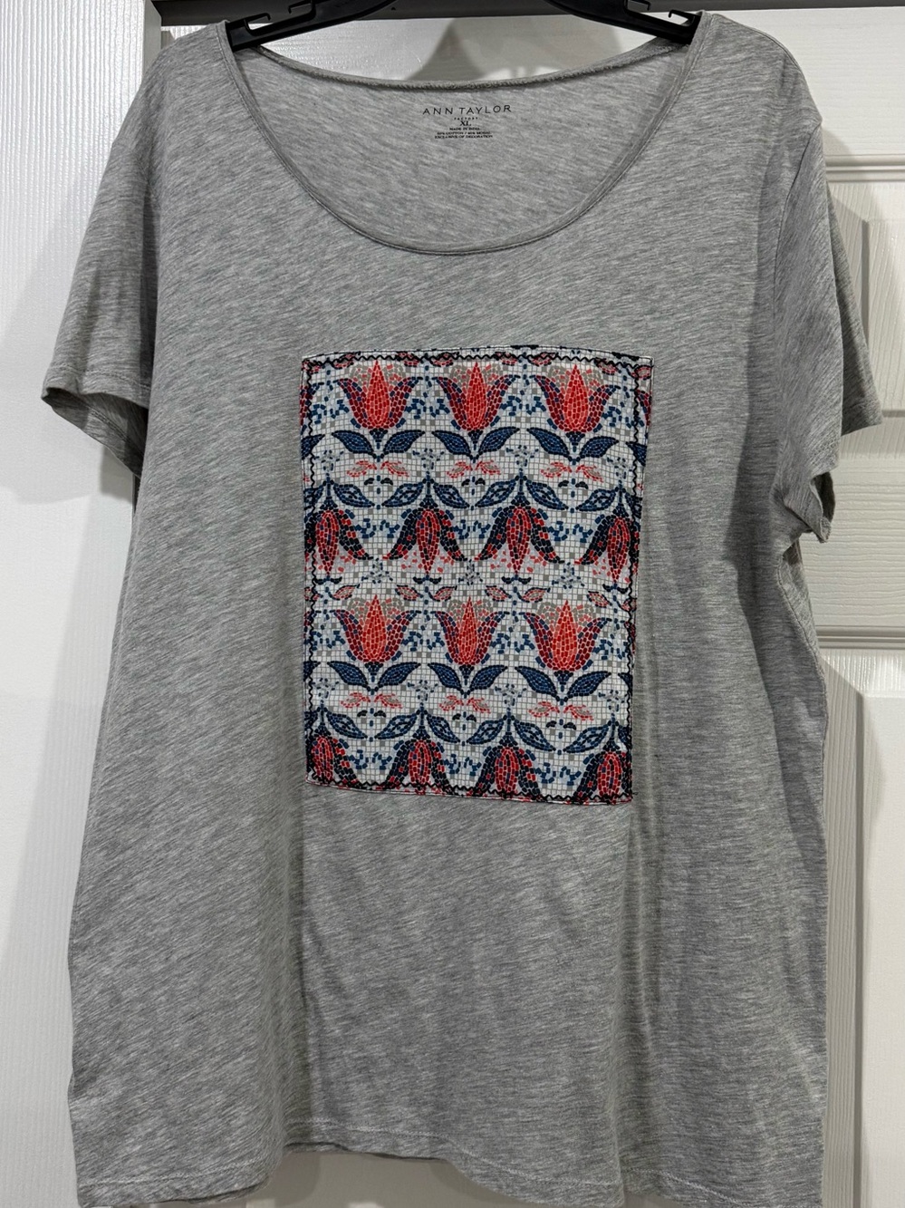 Ann Taylor Heather Gray Scoop Neck Tee with Red & Navy Floral Panel